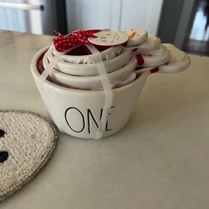 Rae dunn measuring cups